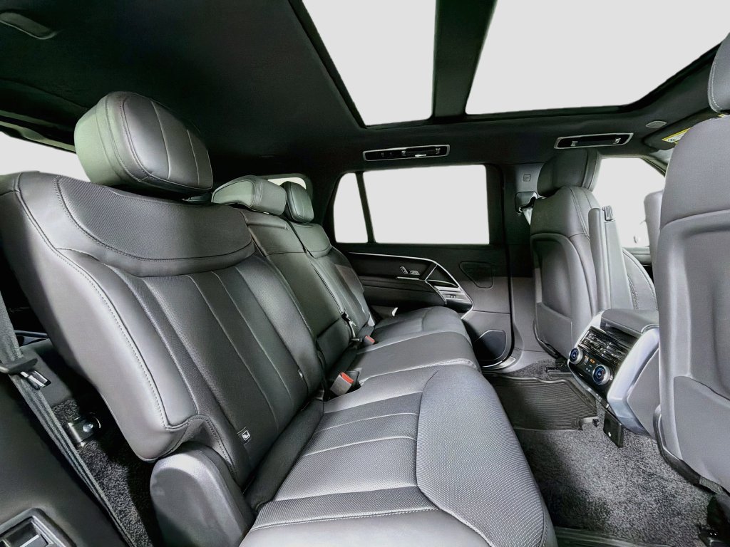 New 2026 Land Rover Range Rover Long Wheelbase SE AWD/4WD image 29