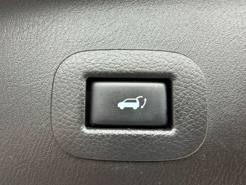 Used 2017 INFINITI QX80 2WD w/ Driver Assistance Package image 18