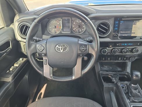 Used 2016 Toyota Tacoma TRD Sport image 10