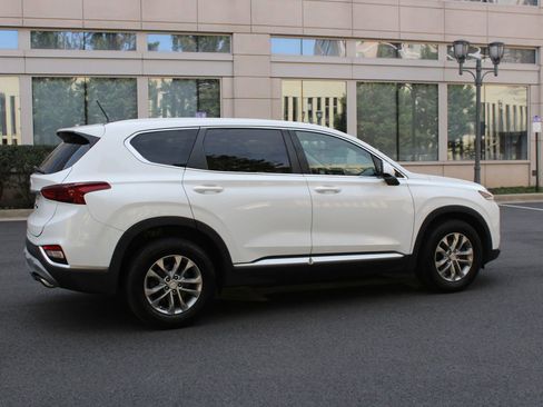 Used 2019 Hyundai Santa Fe SE image 7