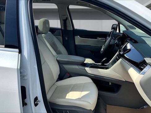 Used 2023 Cadillac XT6 Premium Luxury w/ LPO, Floor Liner Package AWD/4WD image 30