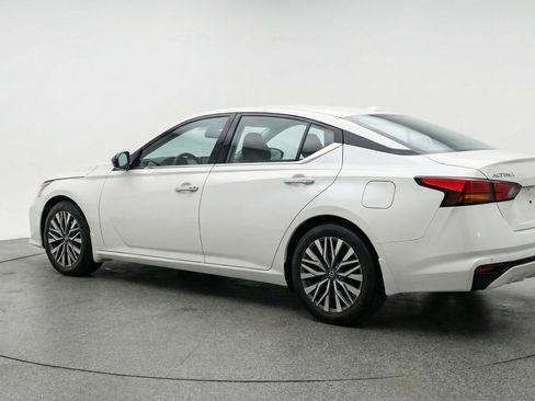 Used 2025 Nissan Altima 2.5 SV image 6