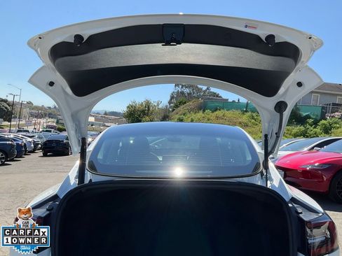 Used 2023 Tesla Model 3 Standard Range image 9