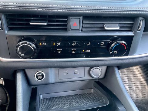 Used 2021 Nissan Rogue S FWD image 32