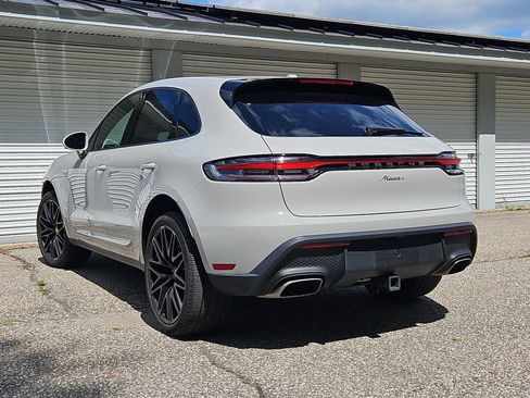 Certified 2024 Porsche Macan AWD/4WD image 3