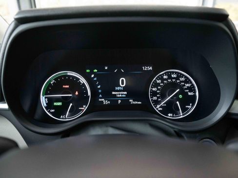Used 2024 Toyota Sienna Limited AWD/4WD image 16