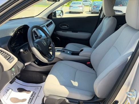 Used 2022 Honda HR-V EX image 9