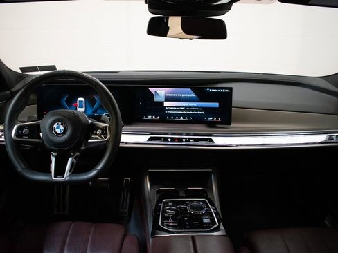 Certified 2023 BMW 760i xDrive w/ Luxury Rear Seating Package image 11