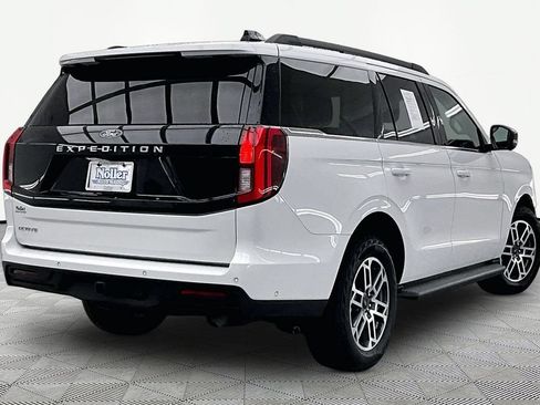 Certified 2025 Ford Expedition Active AWD/4WD image 2