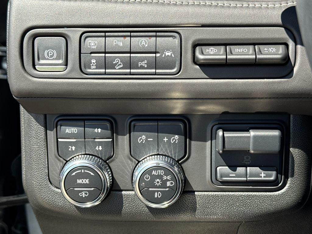 Certified 2024 GMC Yukon Denali Ultimate AWD/4WD image 36