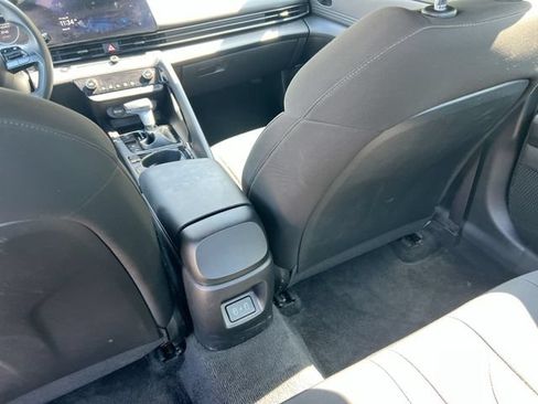 Used 2025 Hyundai Elantra SEL FWD image 24