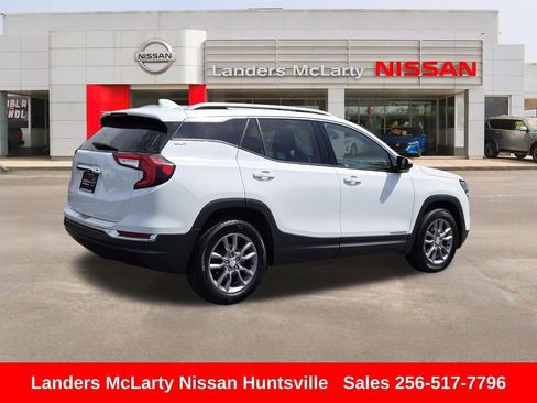 Used 2024 GMC Terrain SLT image 3