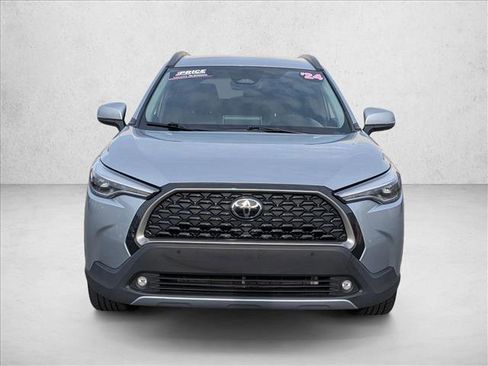 Used 2024 Toyota Corolla Cross XLE image 2