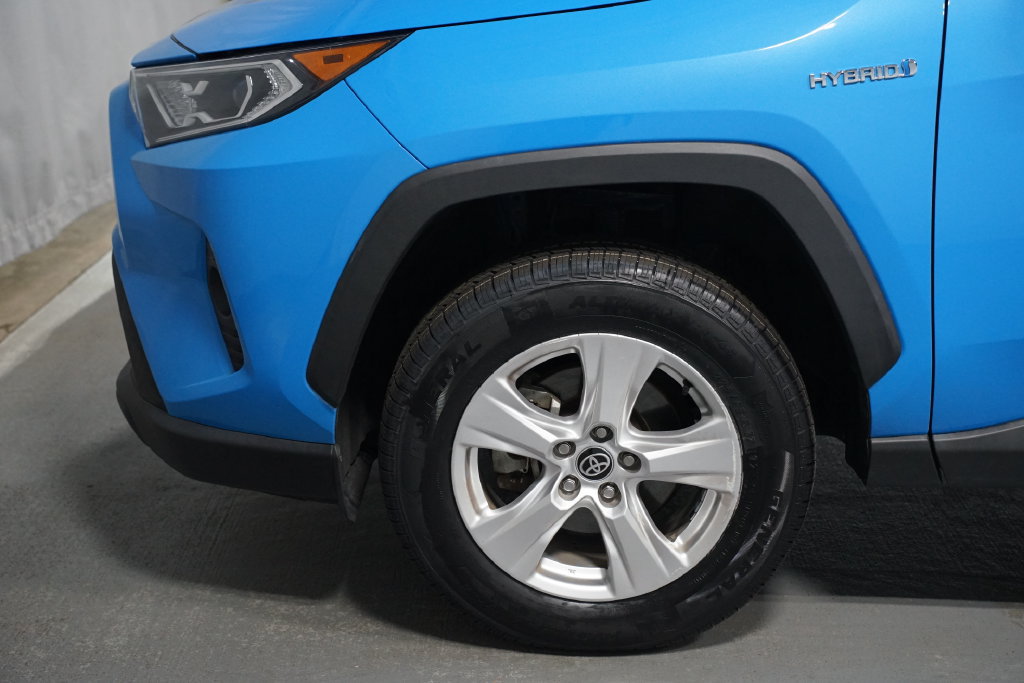 Used 2021 Toyota RAV4 XLE w/ XLE Grade Weather Package AWD/4WD image 5