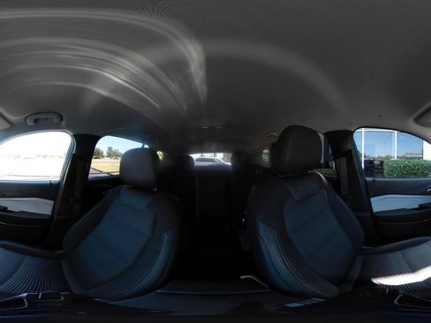 Used 2025 Chevrolet Trax LT FWD image 42