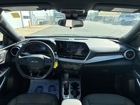 Used 2024 Chevrolet Trax RS w/ Driver Confidence Package FWD image 18