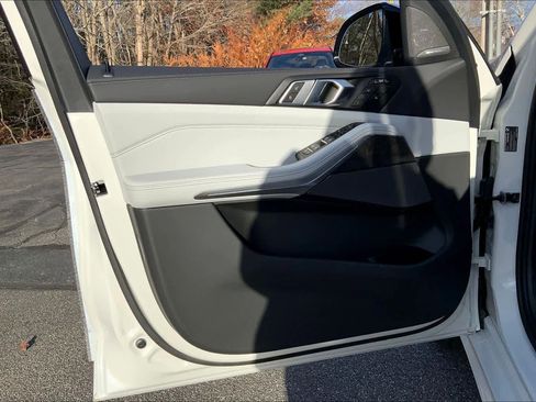 New 2026 BMW X7 xDrive40i w/ M Sport Package image 10