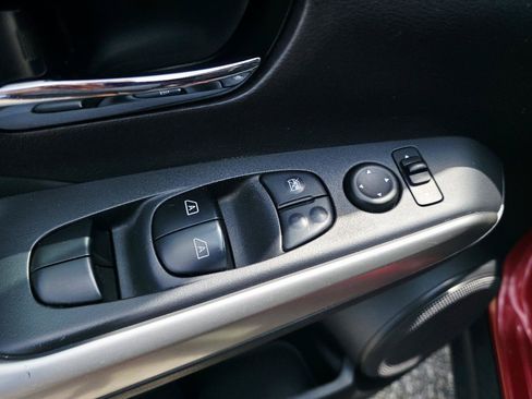 Used 2019 Nissan Kicks SR w/ SR Premium Package FWD image 22