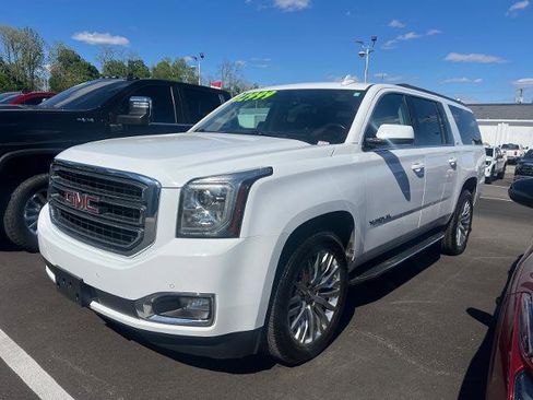 Used 2020 GMC Yukon XL SLT w/ Open Road Package AWD/4WD image 2