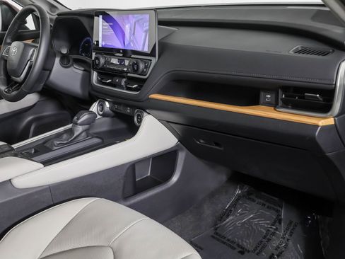 Used 2024 Toyota Grand Highlander AWD image 46