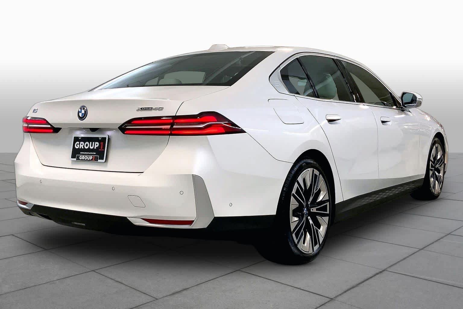 Used 2025 BMW i5 xDrive40 w/ Premium Package AWD/4WD image 12