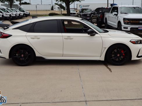 Used 2024 Honda Civic Type R image 2