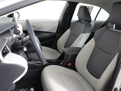 Used 2022 Toyota Corolla LE image 19