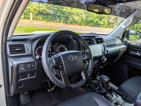 Used 2020 Toyota 4Runner Venture w/ Moonroof Package AWD/4WD image 21
