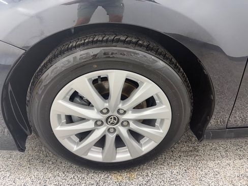 Used 2020 Toyota Camry LE w/ Convenience Package image 11