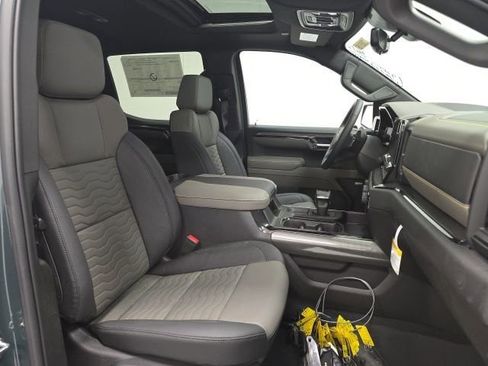 New 2026 Chevrolet Silverado 1500 ZR2 image 29