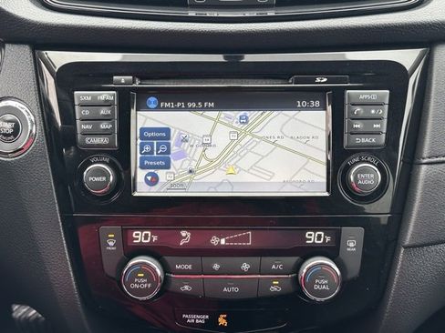 Used 2017 Nissan Rogue SV w/ SV Premium Package image 33