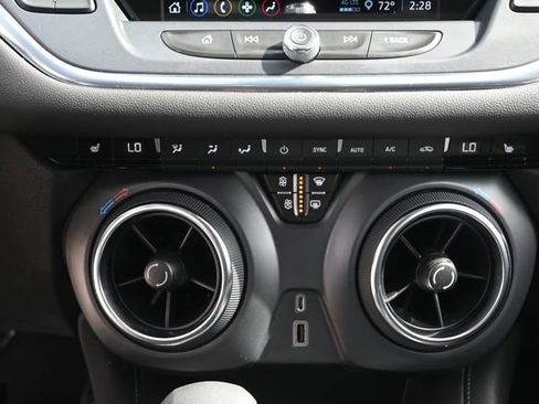 Used 2022 Chevrolet Blazer LT image 18