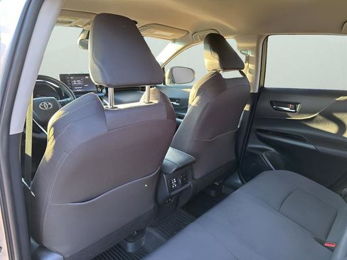 Used 2021 Toyota Venza Limited image 18