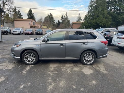 Used 2022 Mitsubishi Outlander LE image 6