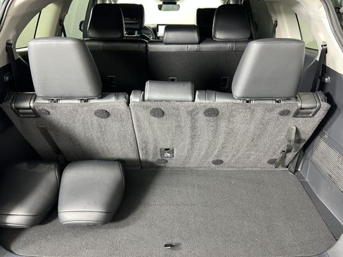 Used 2023 Toyota Highlander XLE AWD/4WD image 22