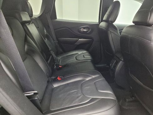 Used 2019 Jeep Cherokee Limited AWD/4WD image 19