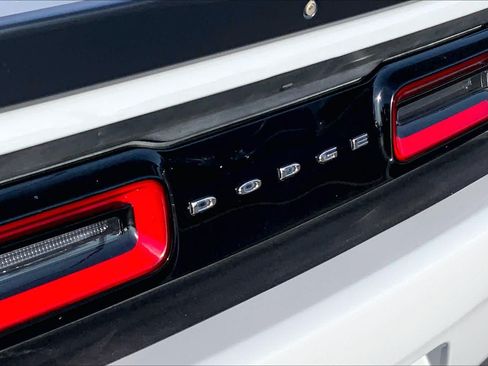 Used 2021 Dodge Challenger R/T Scat Pack RWD image 10