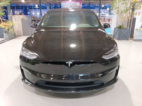 Used 2022 Tesla Model X Plaid image 3