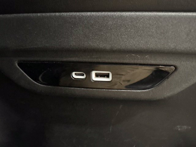 Used 2024 Chrysler Pacifica Limited FWD image 37