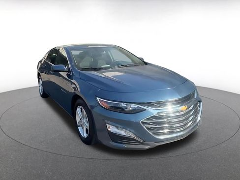 Used 2024 Chevrolet Malibu LT image 3