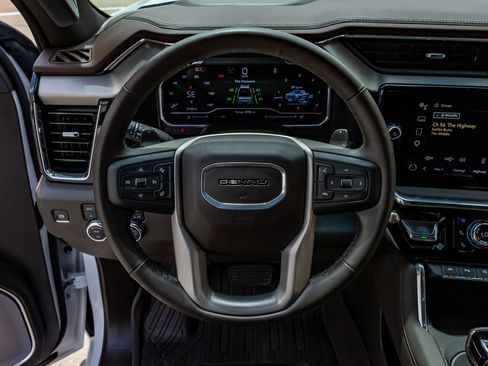 Used 2025 GMC Sierra 1500 Denali w/ Technology Package AWD/4WD image 19