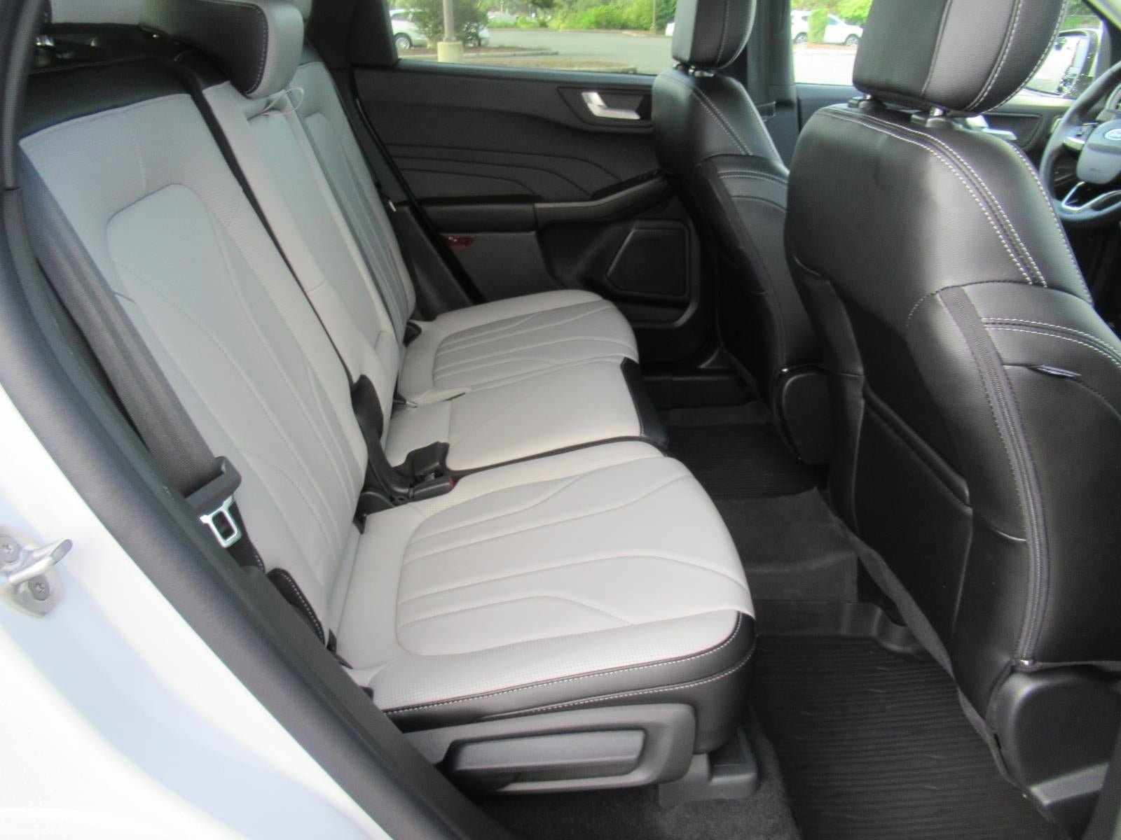 Used 2025 Ford Escape Platinum w/ Premium Technology Package AWD/4WD image 34