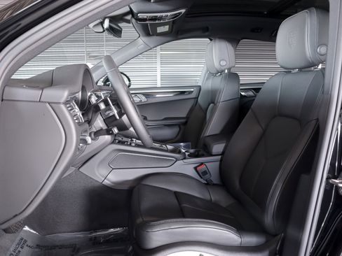 New 2026 Porsche Macan AWD/4WD image 5