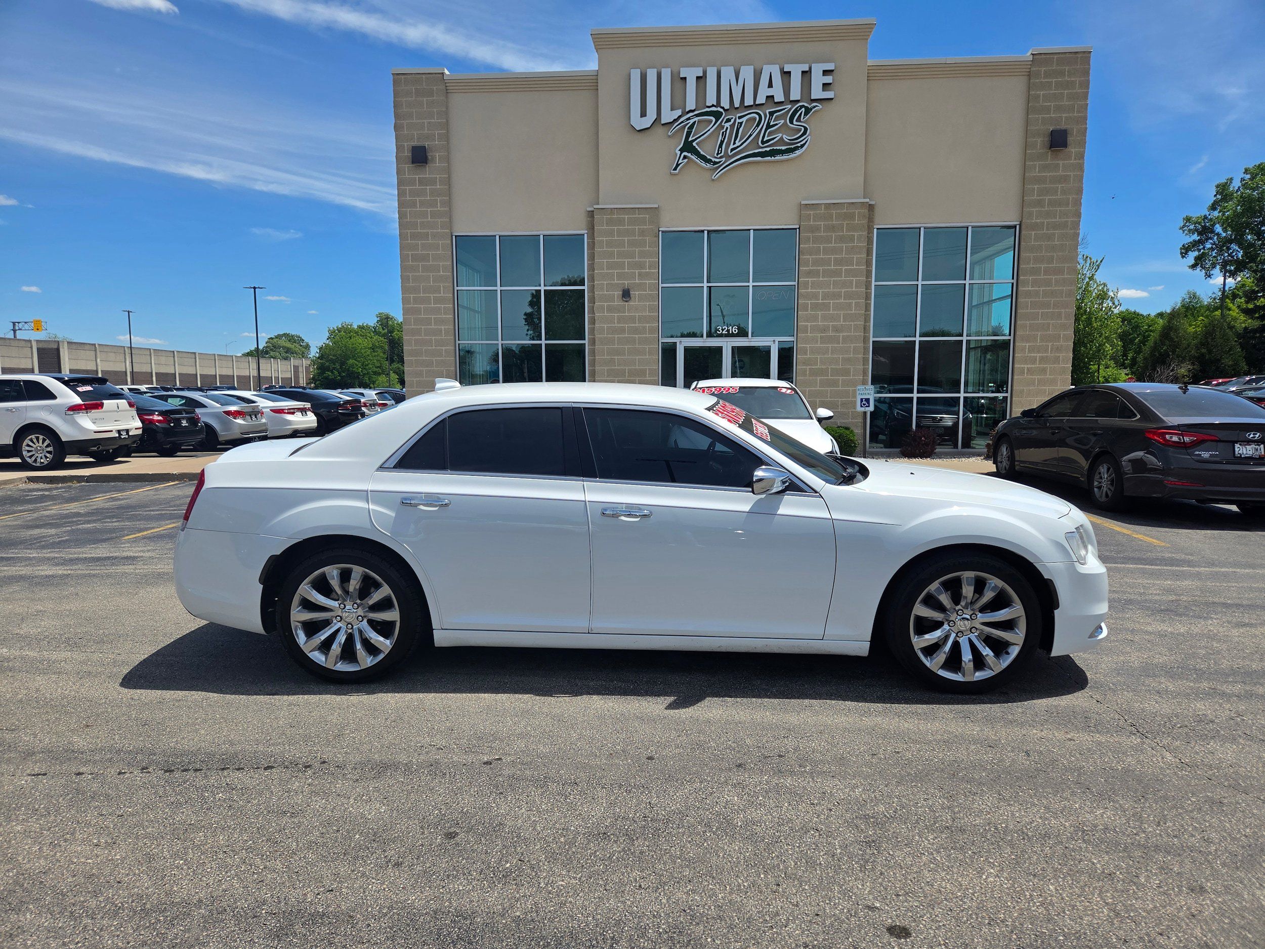 Used 2019 Chrysler 300 Limited RWD image 1