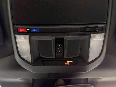 Used 2025 Subaru Forester Premium image 17