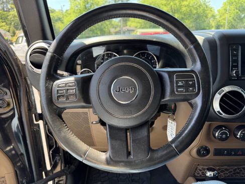 Used 2016 Jeep Wrangler Unlimited Sahara w/ Connectivity Group AWD/4WD image 53