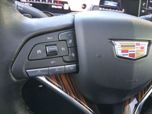 Used 2024 Cadillac Escalade Premium Luxury image 12