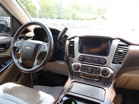 Used 2018 Chevrolet Suburban Premier AWD/4WD image 32