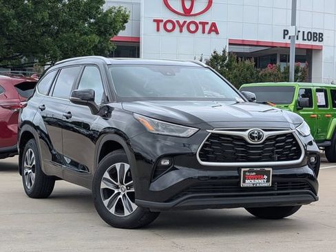 Used 2023 Toyota Highlander XLE AWD/4WD image 2