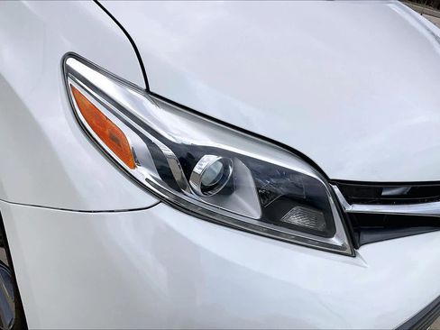 Used 2020 Toyota Sienna Limited Premium FWD image 52